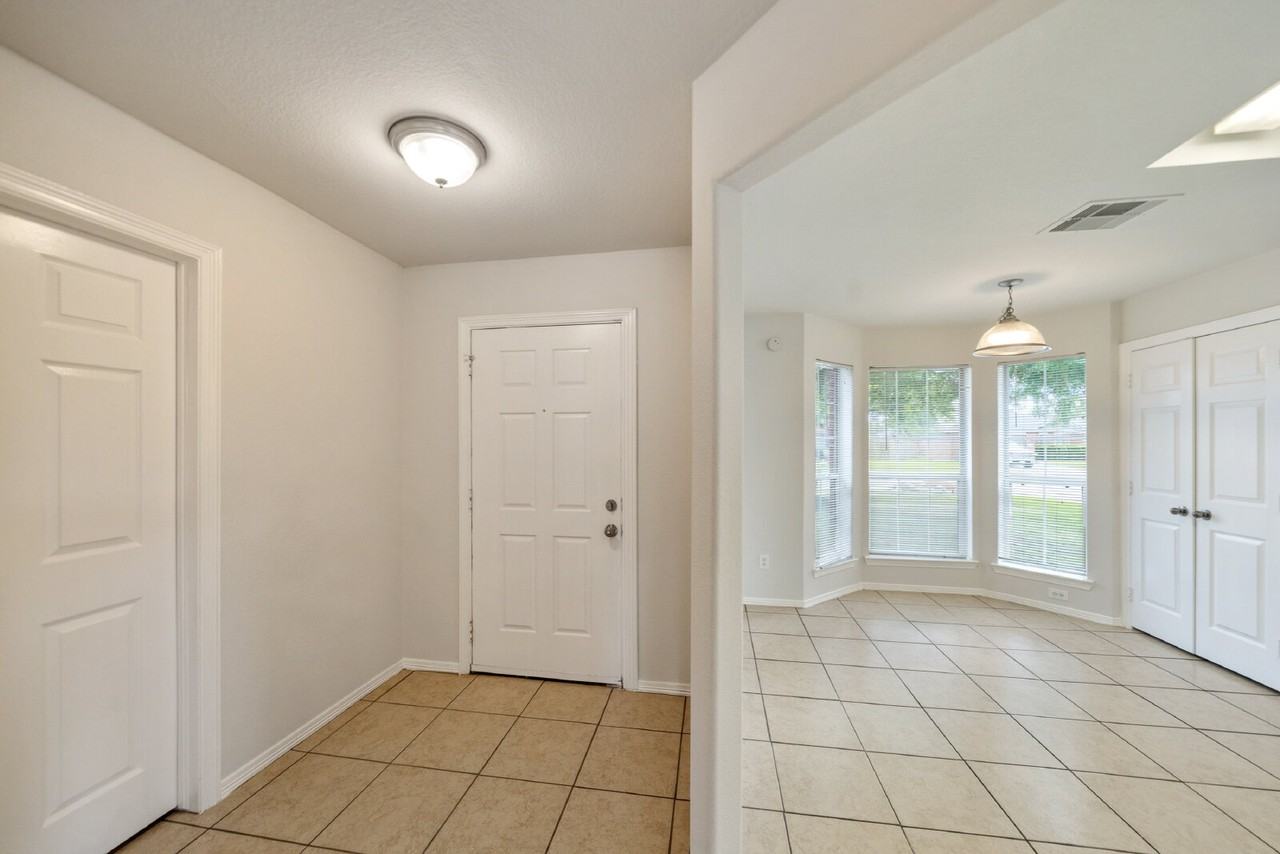 305 S Golden Oak Dr - Photo 2 of 13