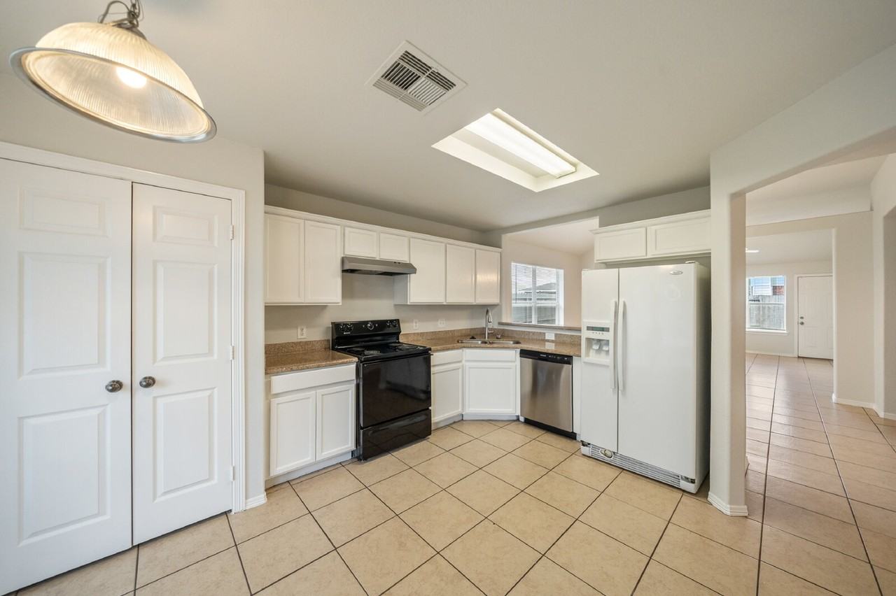 305 S Golden Oak Dr - Photo 3 of 13