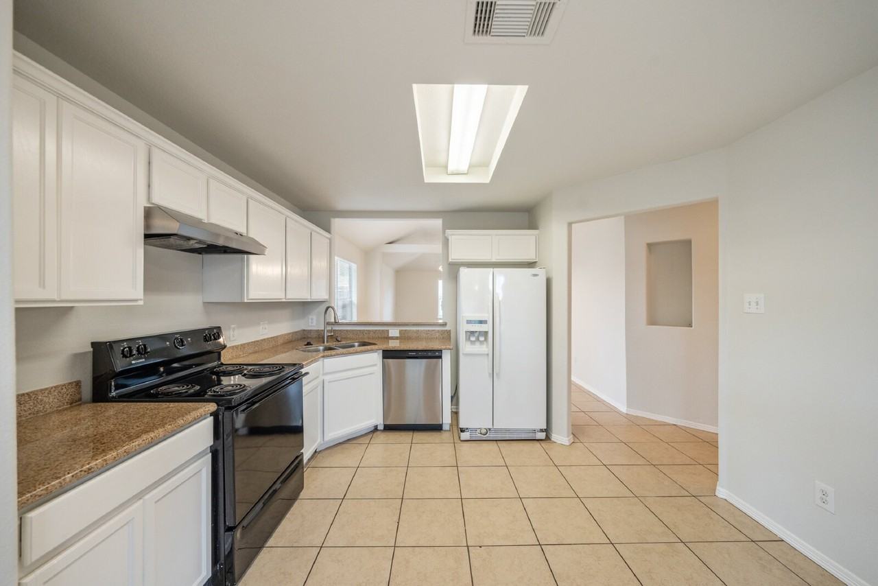305 S Golden Oak Dr - Photo 5 of 13