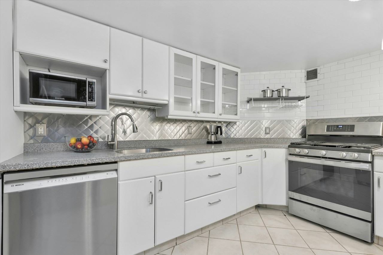 421 Hudson St #517 - Photo 3 of 14
