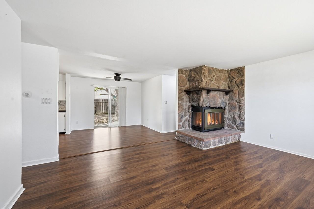 1045 7th Street Pl - Photo 3 of 31