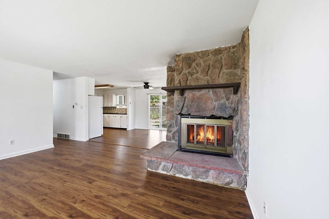 1045 7th Street Pl - Photo 4 of 31