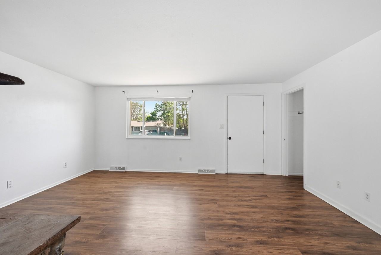 1045 7th Street Pl - Photo 5 of 31