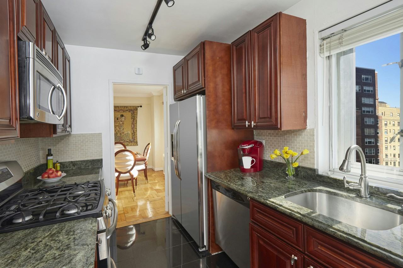 166 E 63rd St #9G - Photo 5 of 9
