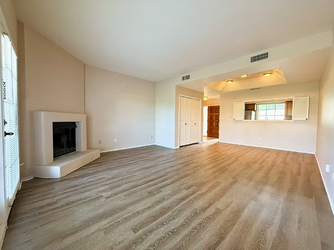 6112 N 28th St - Photo 4 of 25