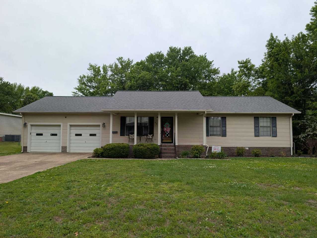 142 Cherokee Dr - Photo 2 of 21