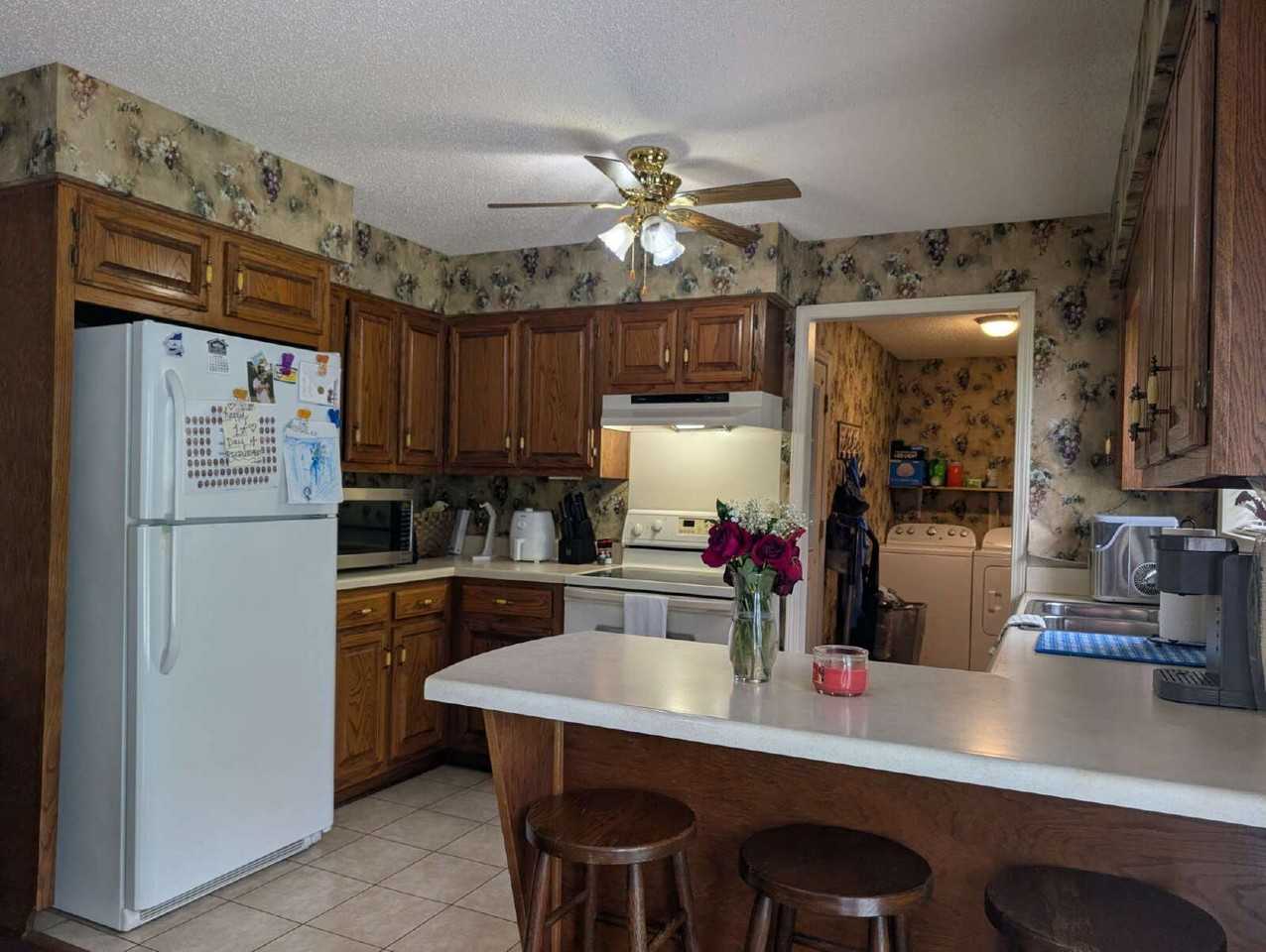 142 Cherokee Dr - Photo 4 of 21