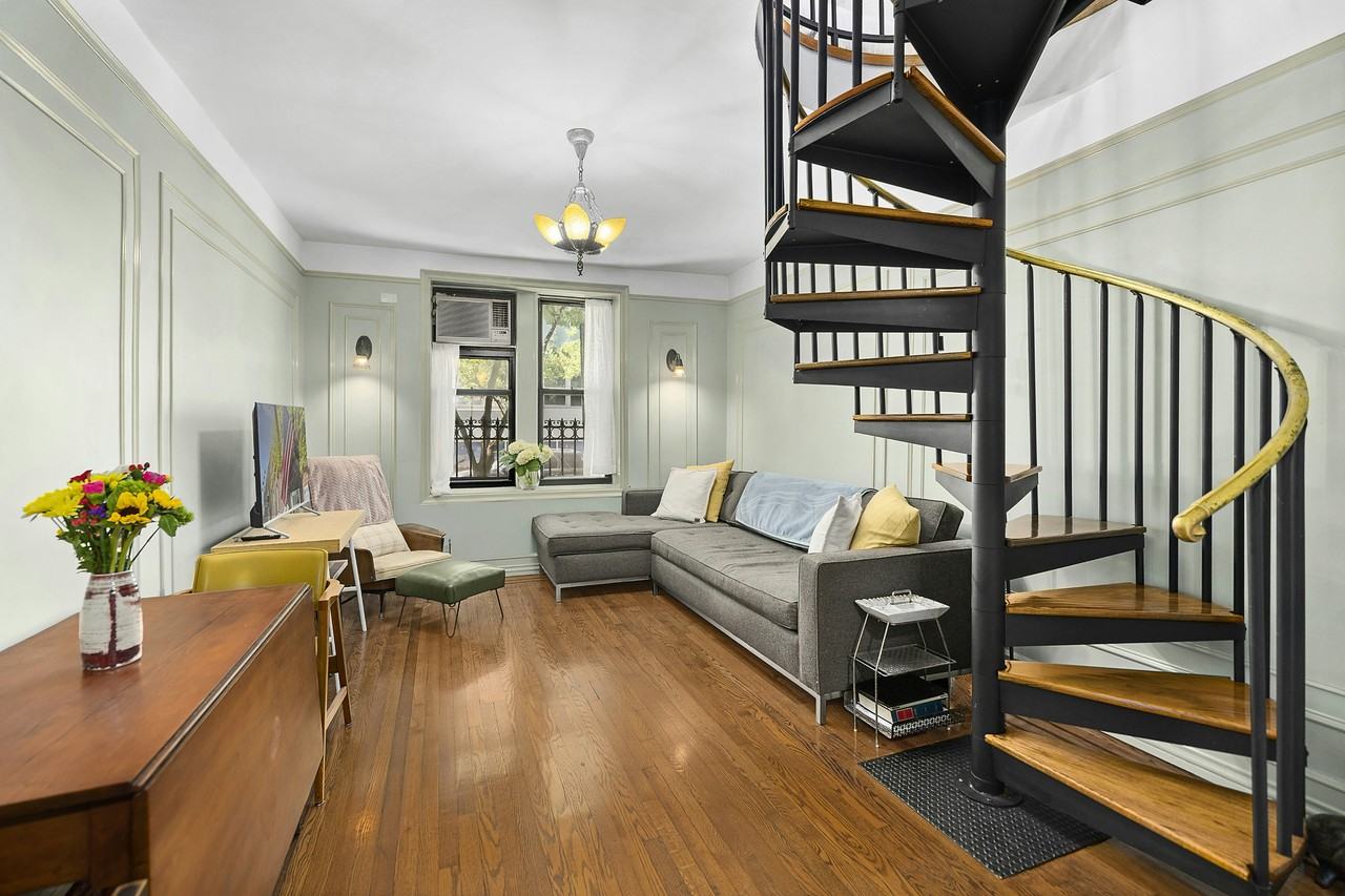461 W 44th St #1A2G - Photo 2 of 12