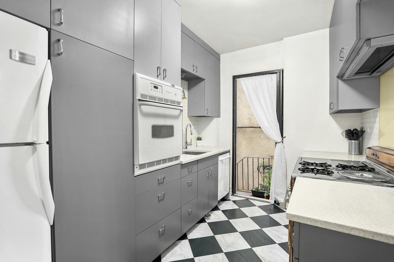 461 W 44th St #1A2G - Photo 4 of 12