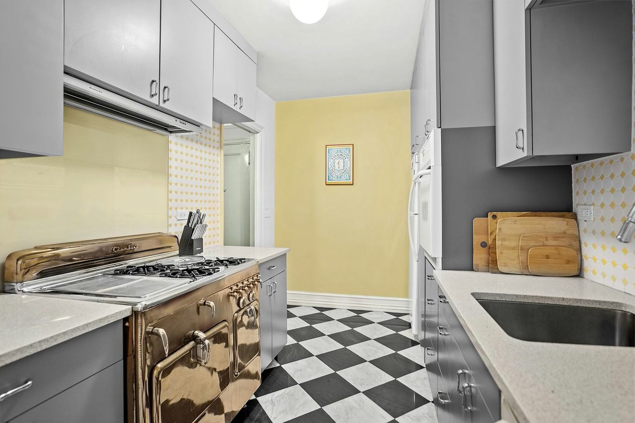 461 W 44th St #1A2G - Photo 5 of 12