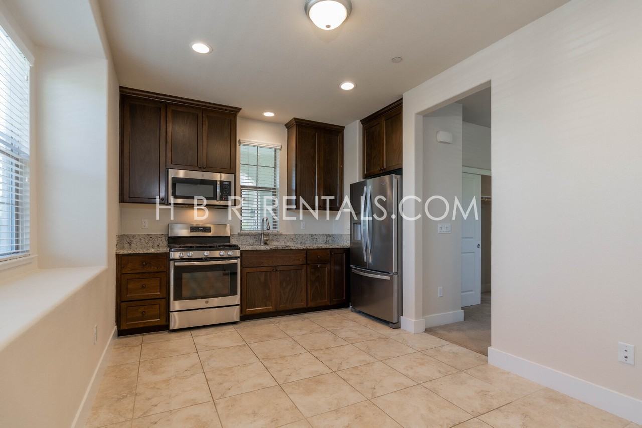 680 W Waterman Dr - Photo 5 of 16