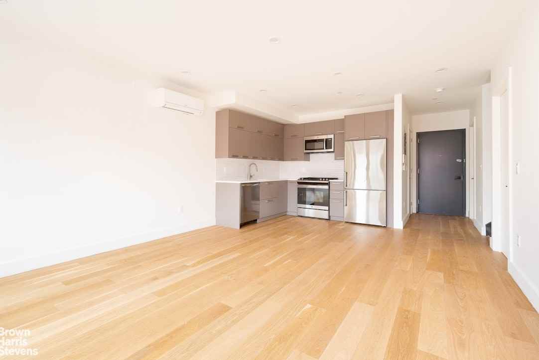 346 Metropolitan Ave #4B - Photo 4 of 9