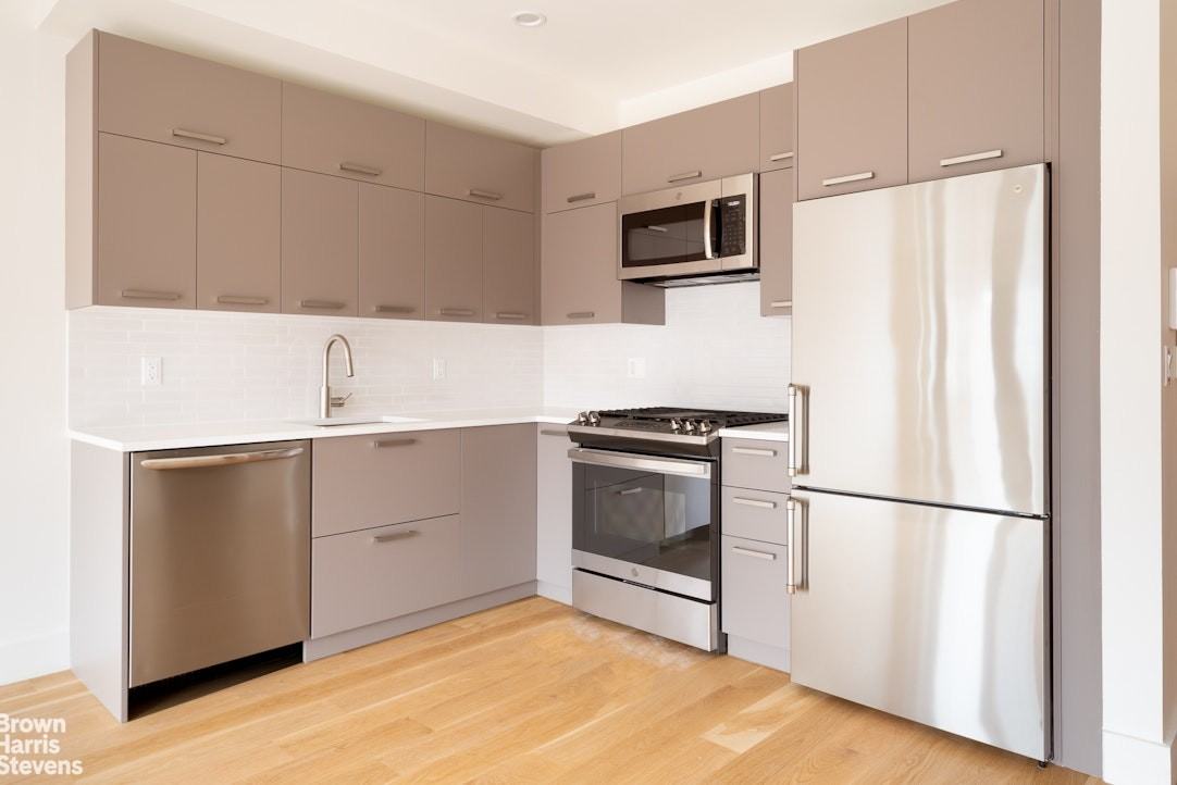 346 Metropolitan Ave #4B - Photo 5 of 9