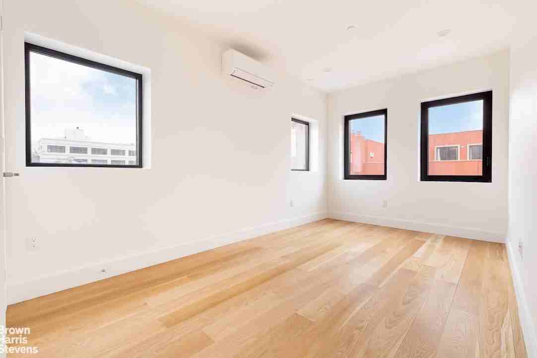 346 Metropolitan Ave #4B - Photo 7 of 9