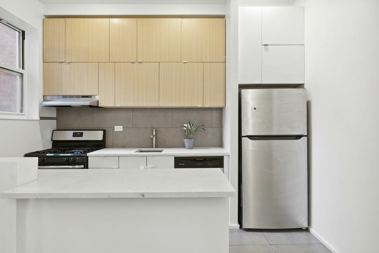 72 Herkimer St #1R - Photo 4 of 12