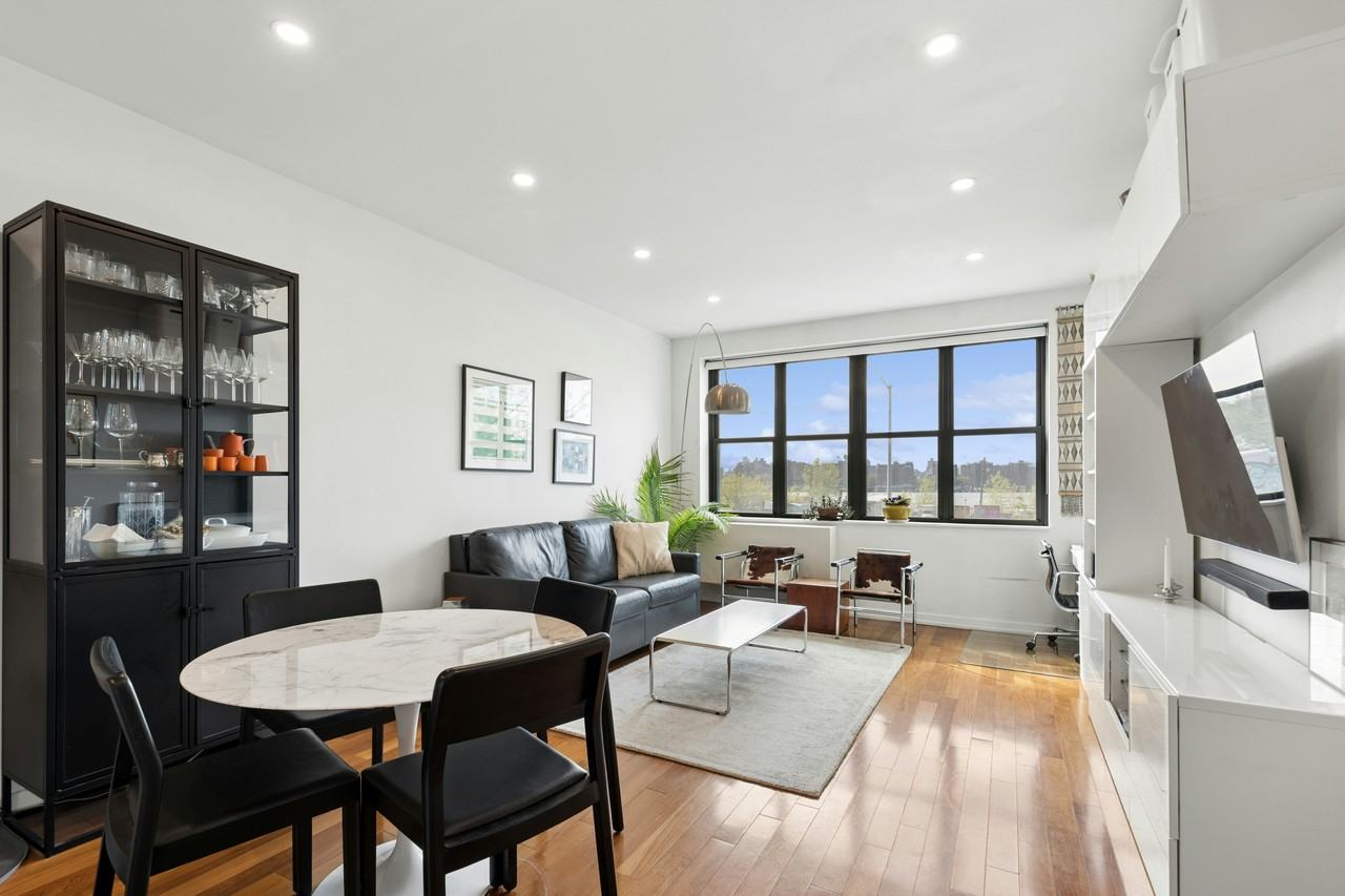 58 Metropolitan Ave #2E