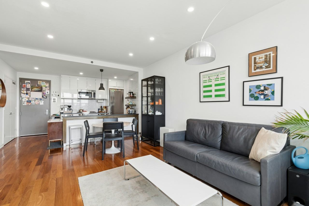 58 Metropolitan Ave #2E - Photo 3 of 6