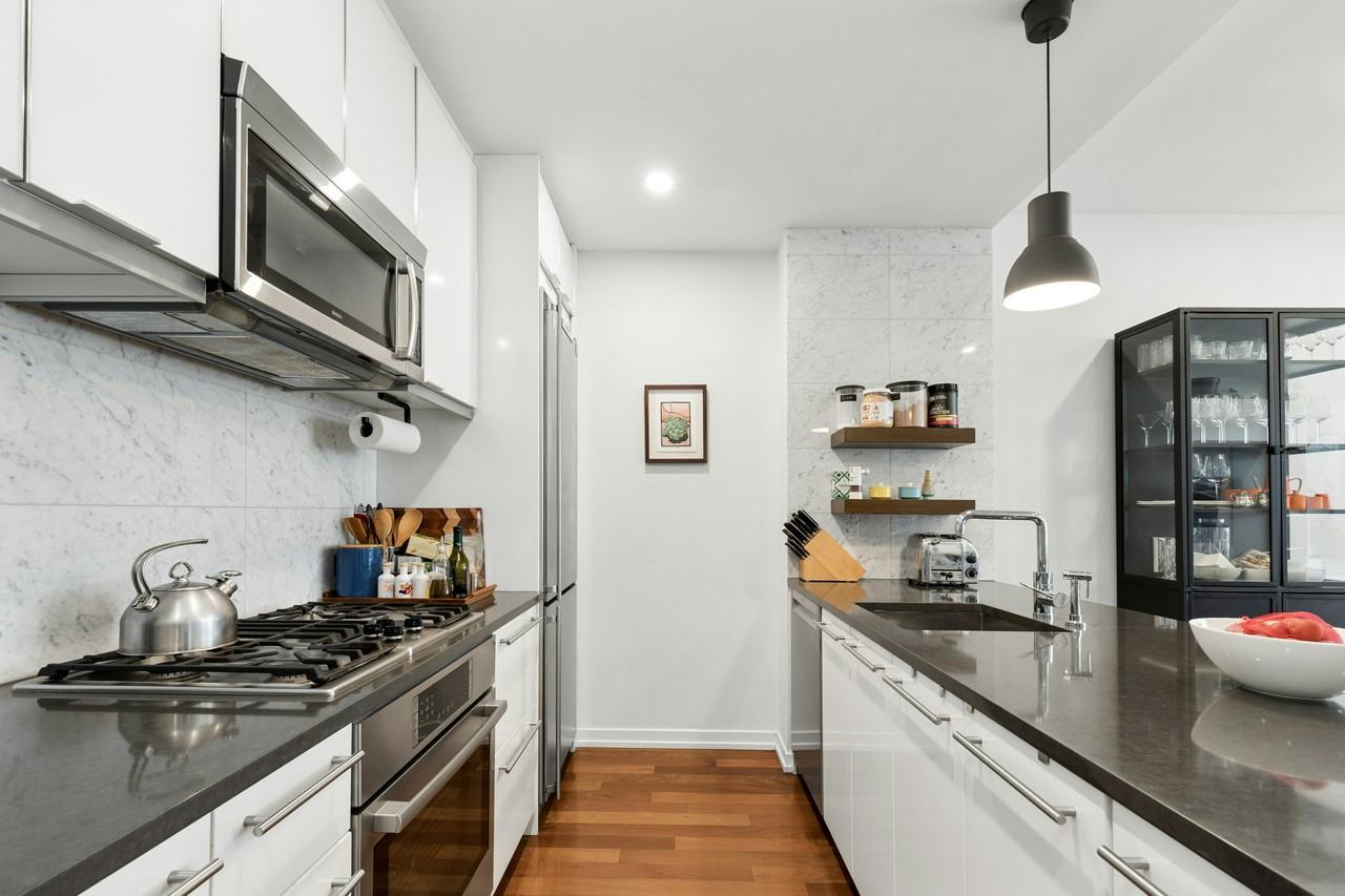 58 Metropolitan Ave #2E - Photo 4 of 6