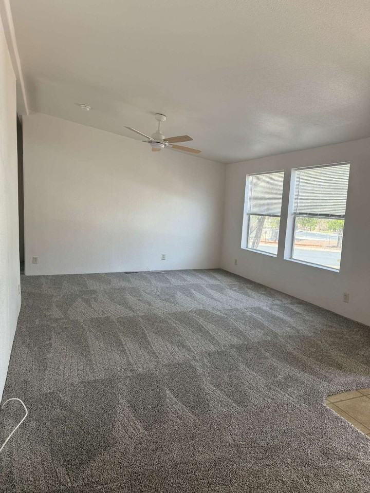 841 S 11th Dr - Photo 3 of 17