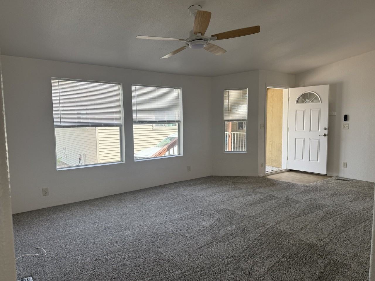 841 S 11th Dr - Photo 4 of 17