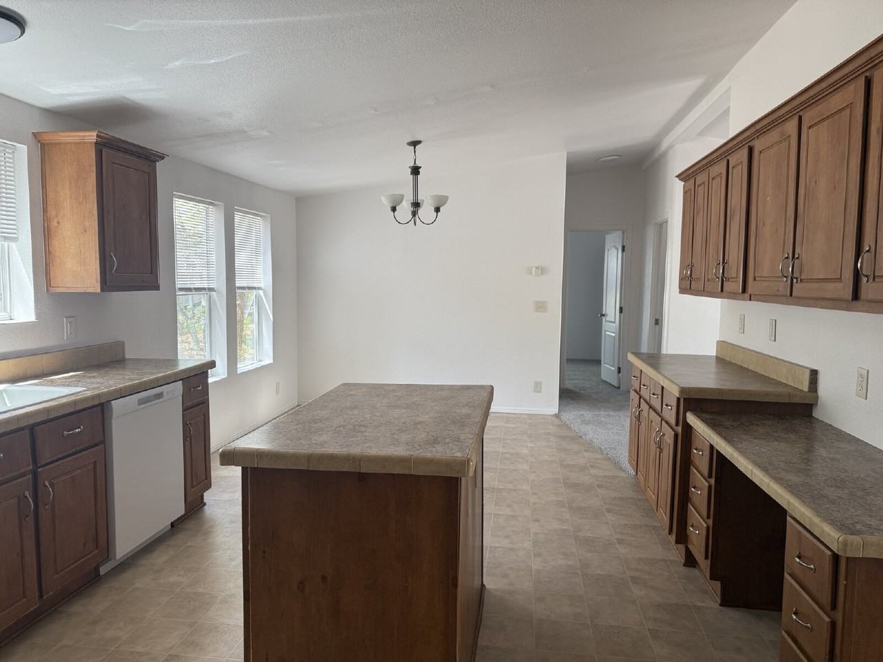 841 S 11th Dr - Photo 7 of 17