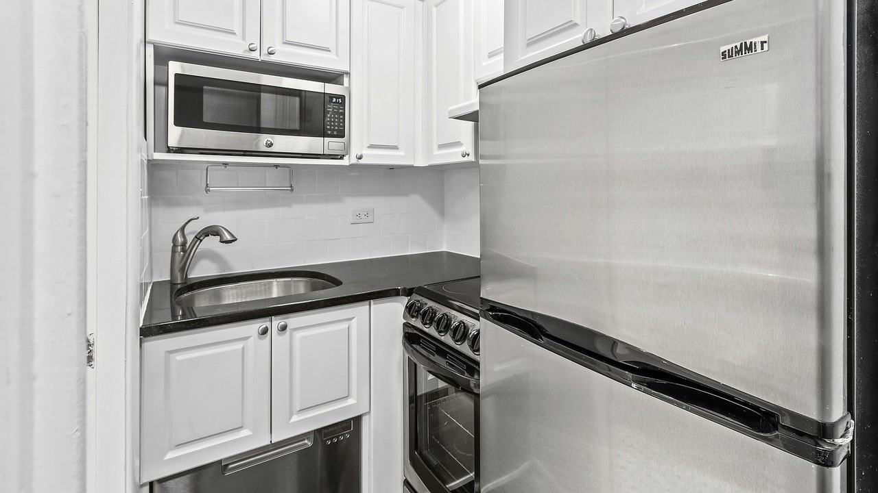 134 E 22nd St #201 - Photo 3 of 5