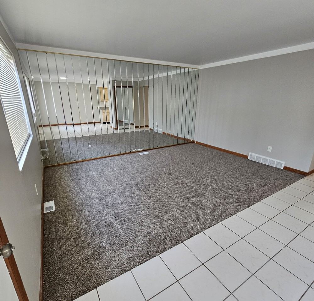 17443 Roseville Blvd - Photo 2 of 22