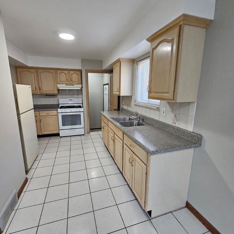 17443 Roseville Blvd - Photo 5 of 22