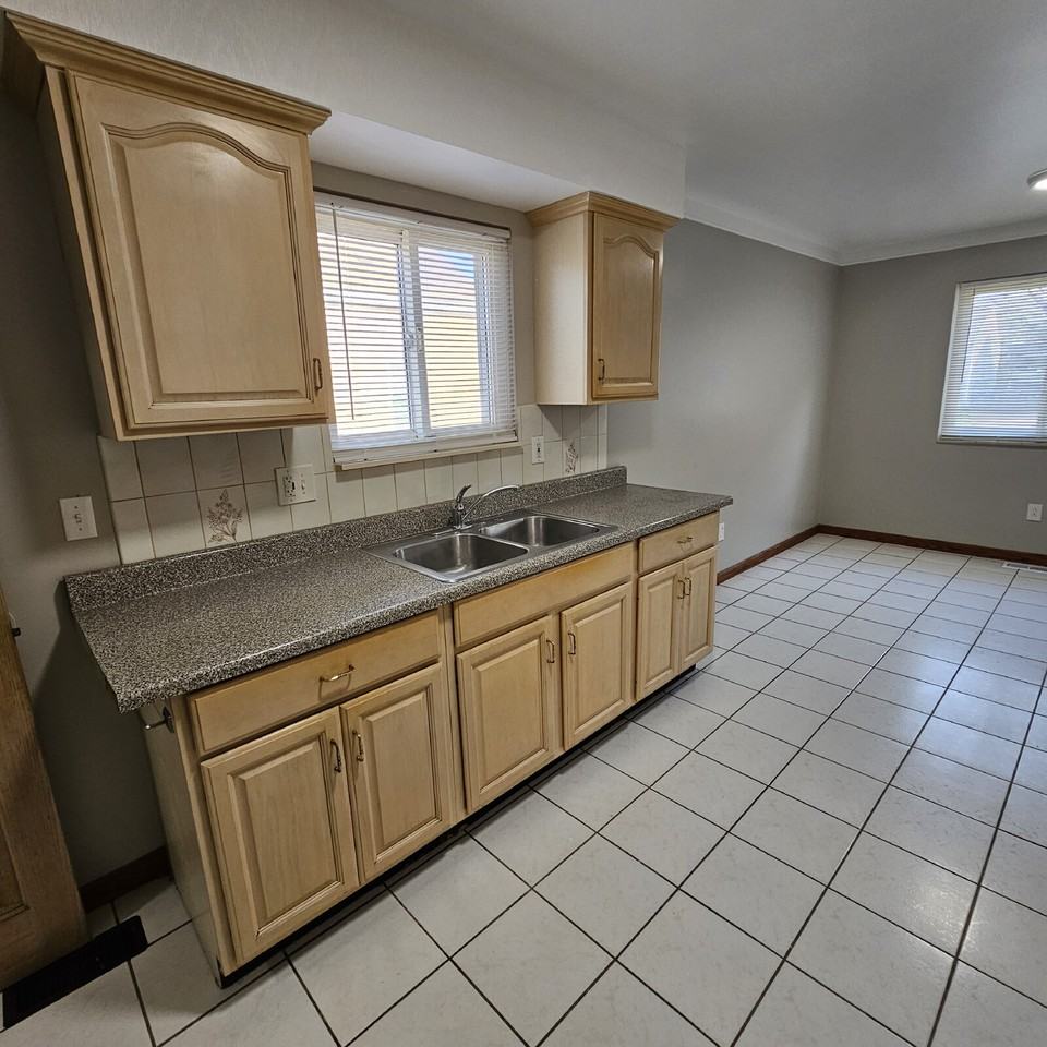 17443 Roseville Blvd - Photo 6 of 22