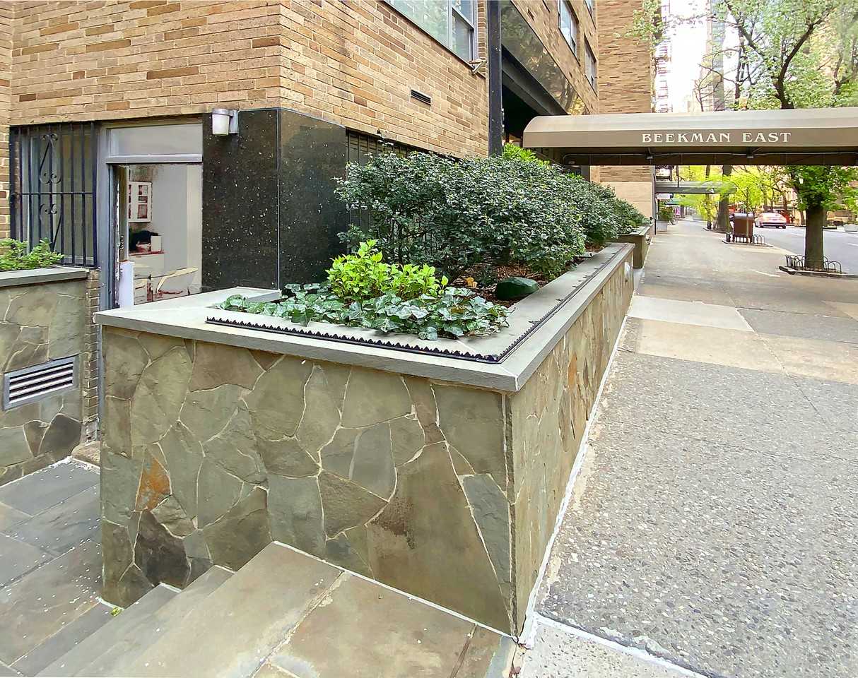 330 E 49th St #TH1 - Photo 5 of 5