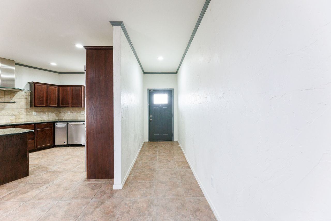 5811 11th Pl - Photo 6 of 50