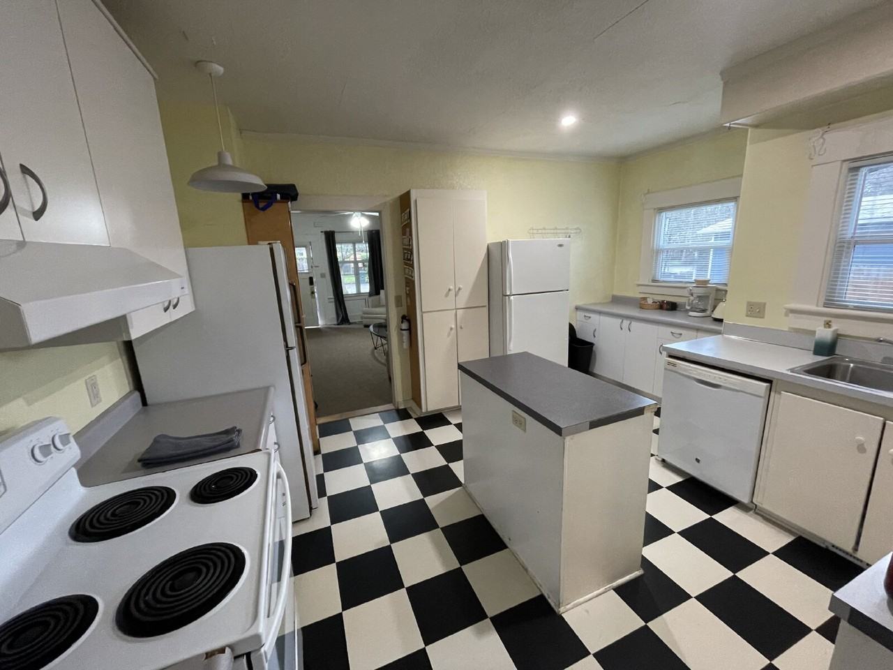 1871 E 19th Ave - Photo 4 of 23