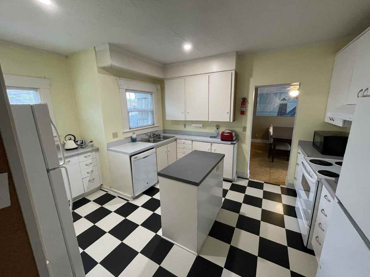 1871 E 19th Ave - Photo 5 of 23