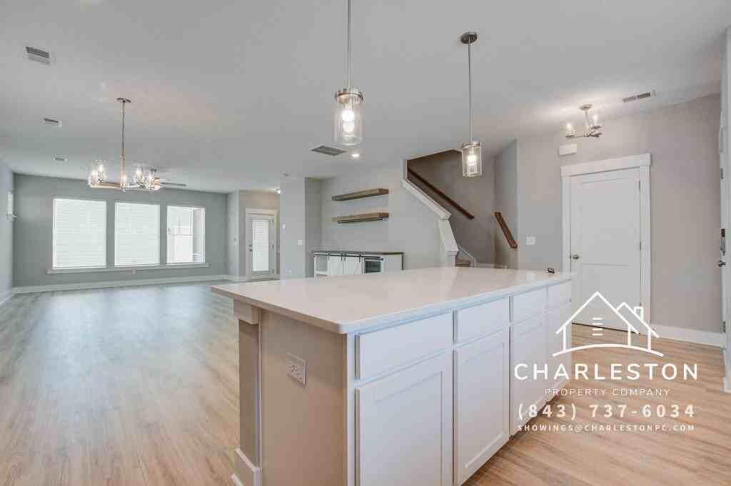 117 Archdale St - Photo 7 of 28