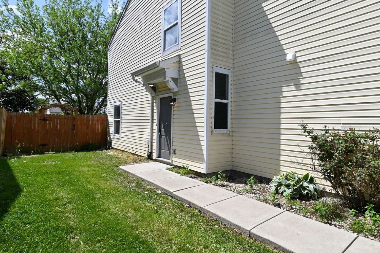 465 Overland Dr - Photo 3 of 50