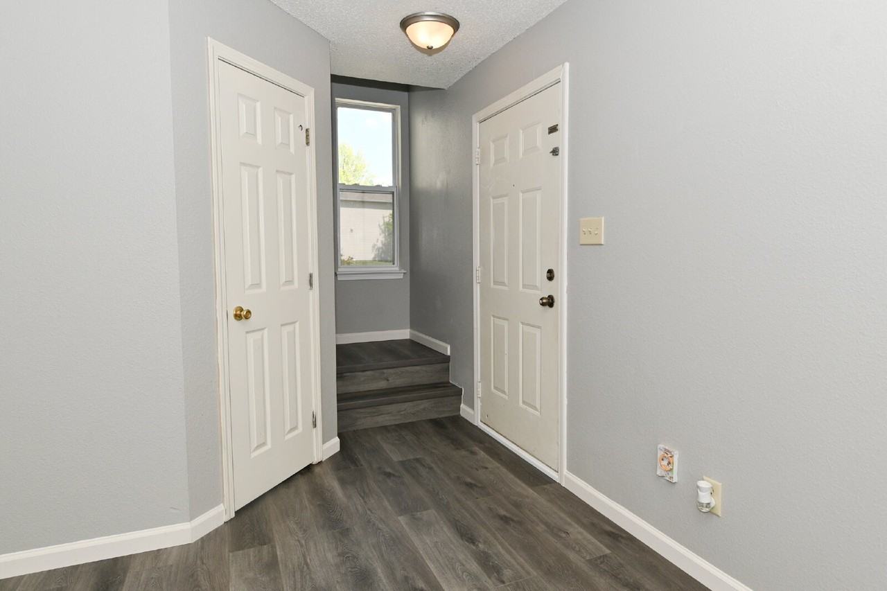 465 Overland Dr - Photo 5 of 50