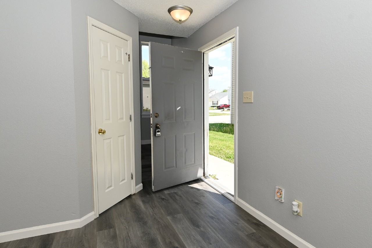 465 Overland Dr - Photo 6 of 50