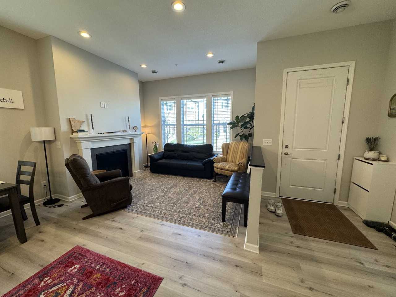 8056 Central Park Way N - Photo 4 of 25