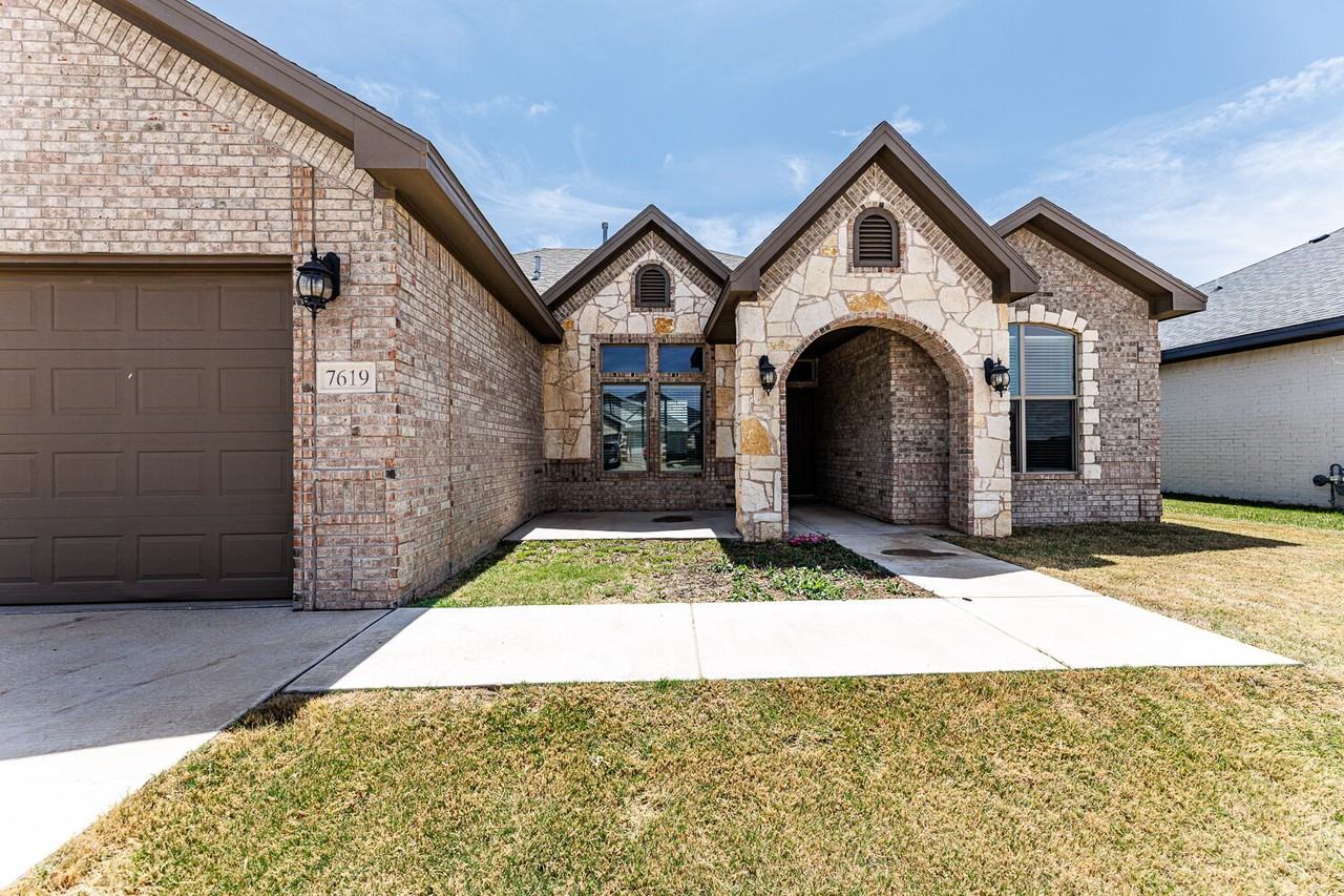 7619 59th St - Photo 2 of 33