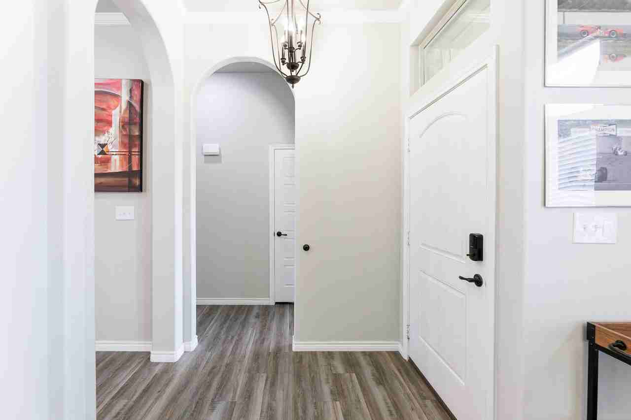 7619 59th St - Photo 4 of 33