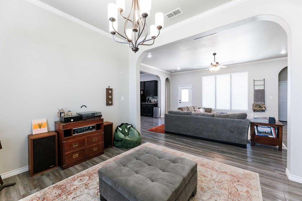 7619 59th St - Photo 6 of 33