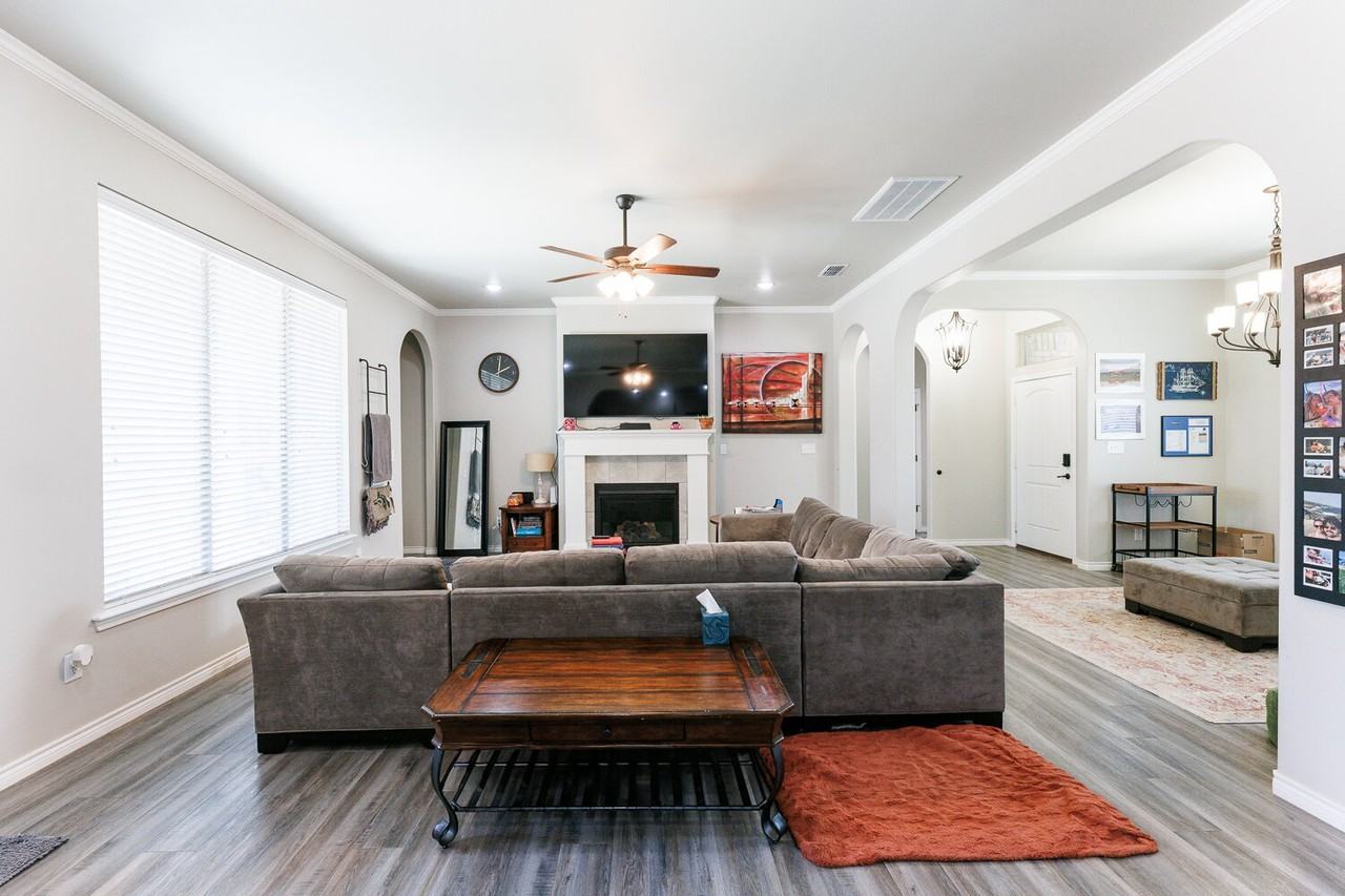 7619 59th St - Photo 7 of 33