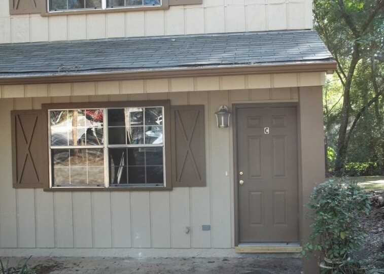 2440 Ramblewood Ct - Photo 2 of 12