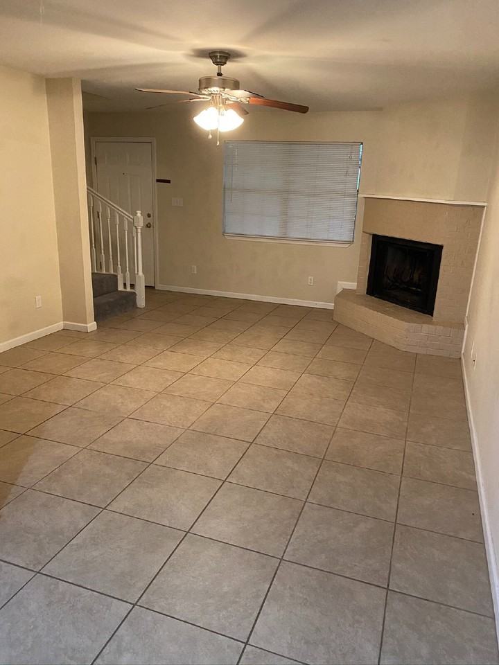2440 Ramblewood Ct - Photo 3 of 12