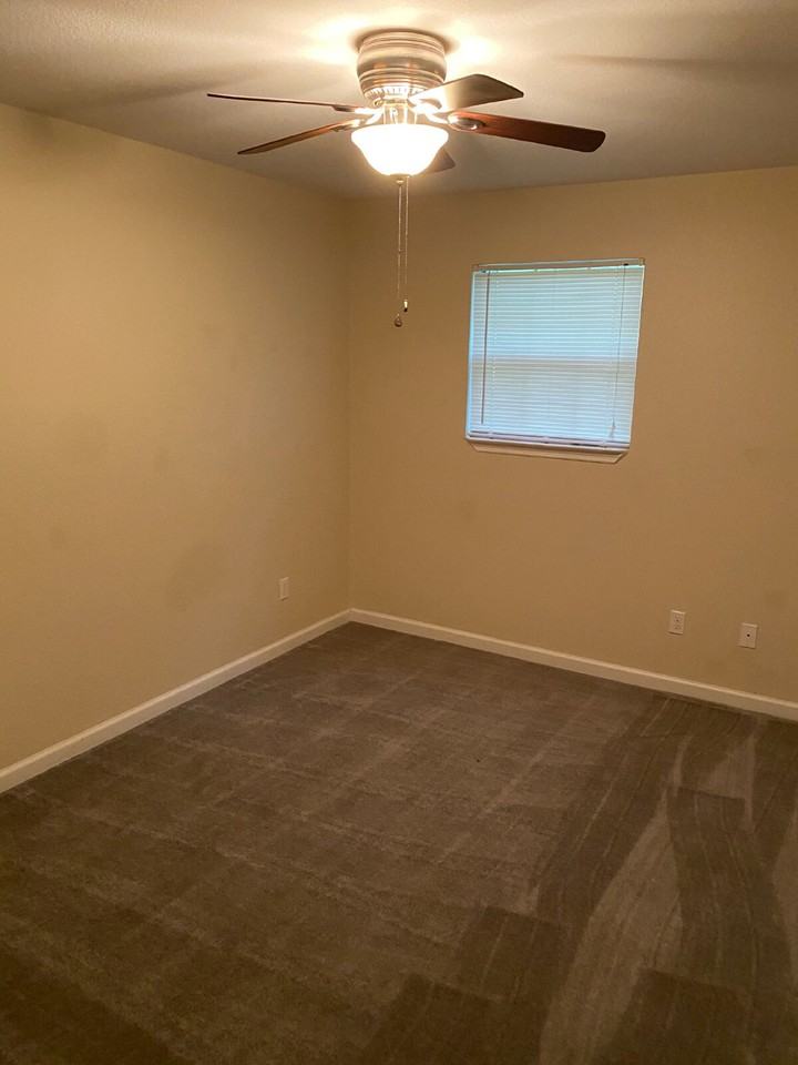 2440 Ramblewood Ct - Photo 7 of 12