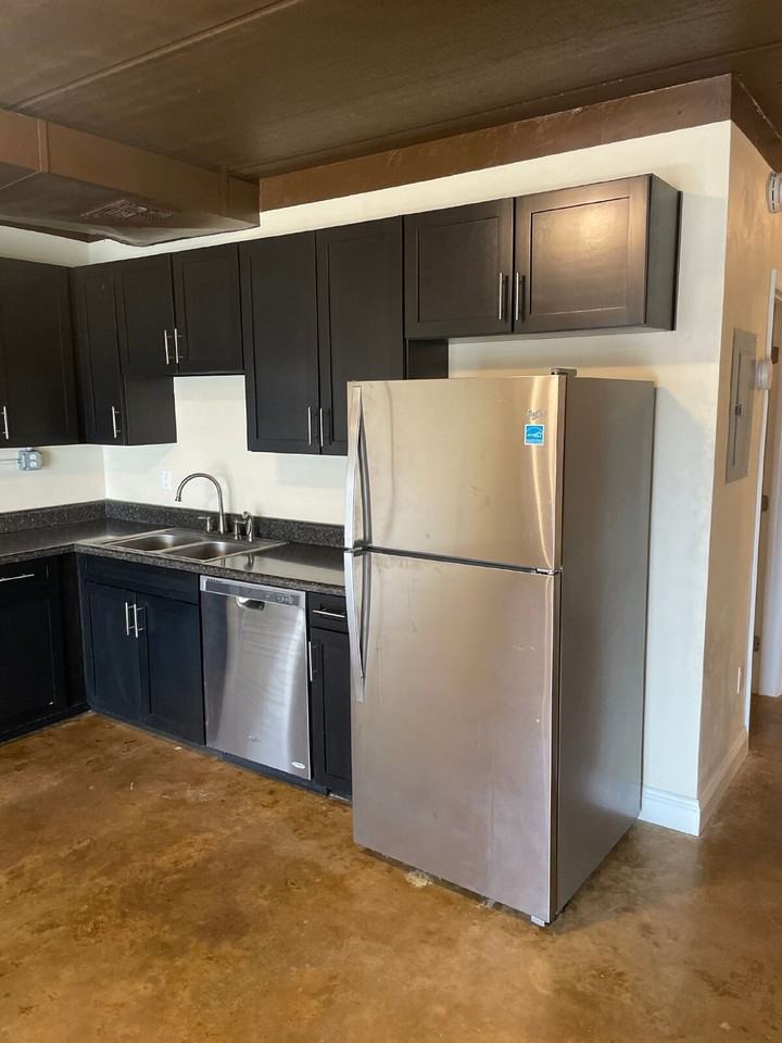 310 Blount St - Photo 4 of 15