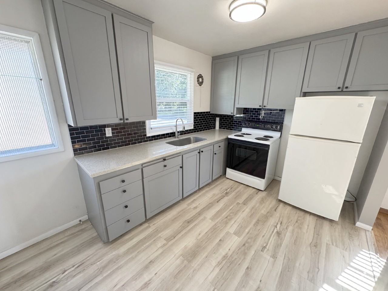 8133 Ne Beech St - Photo 5 of 8