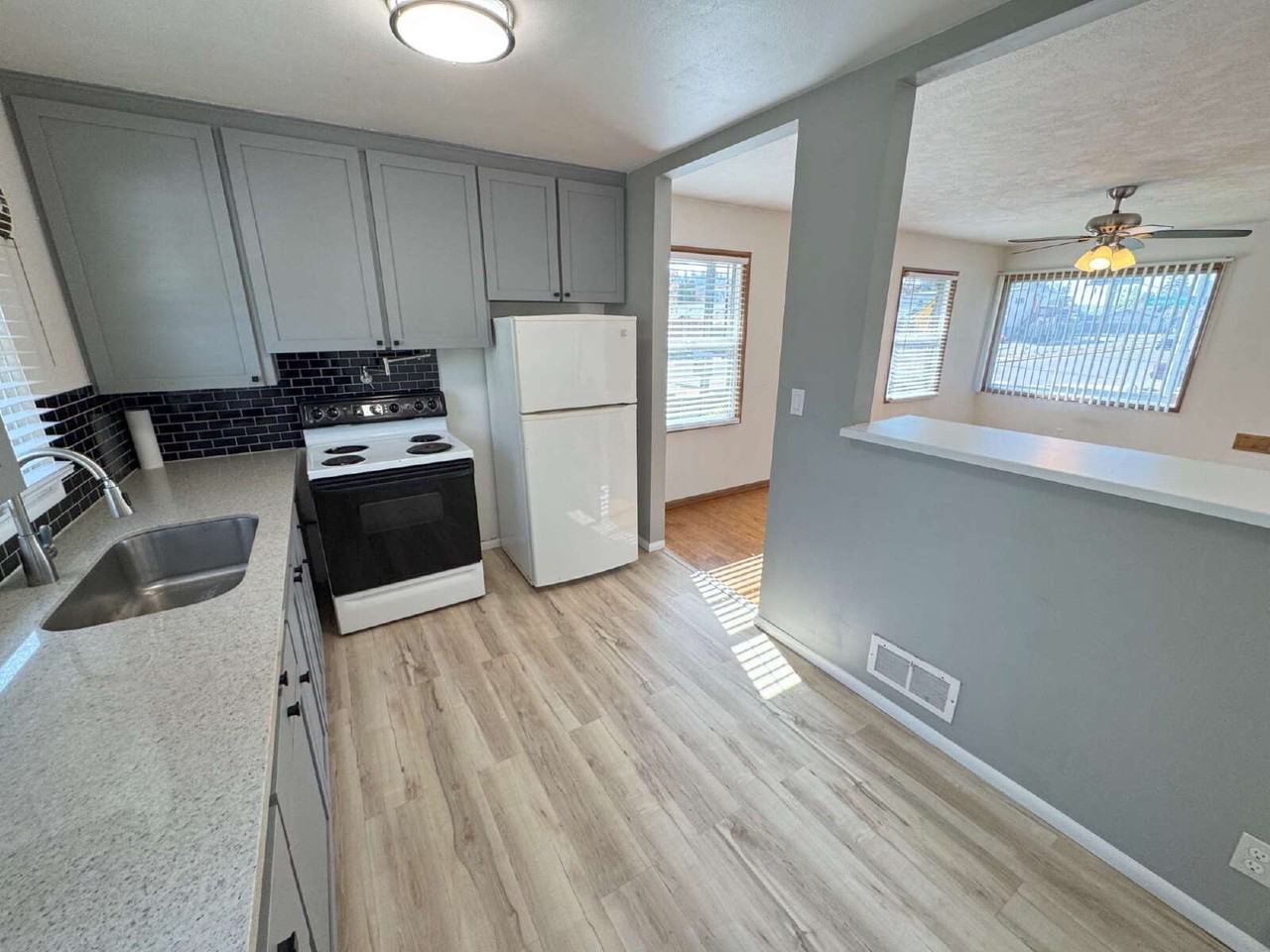 8133 Ne Beech St - Photo 6 of 8