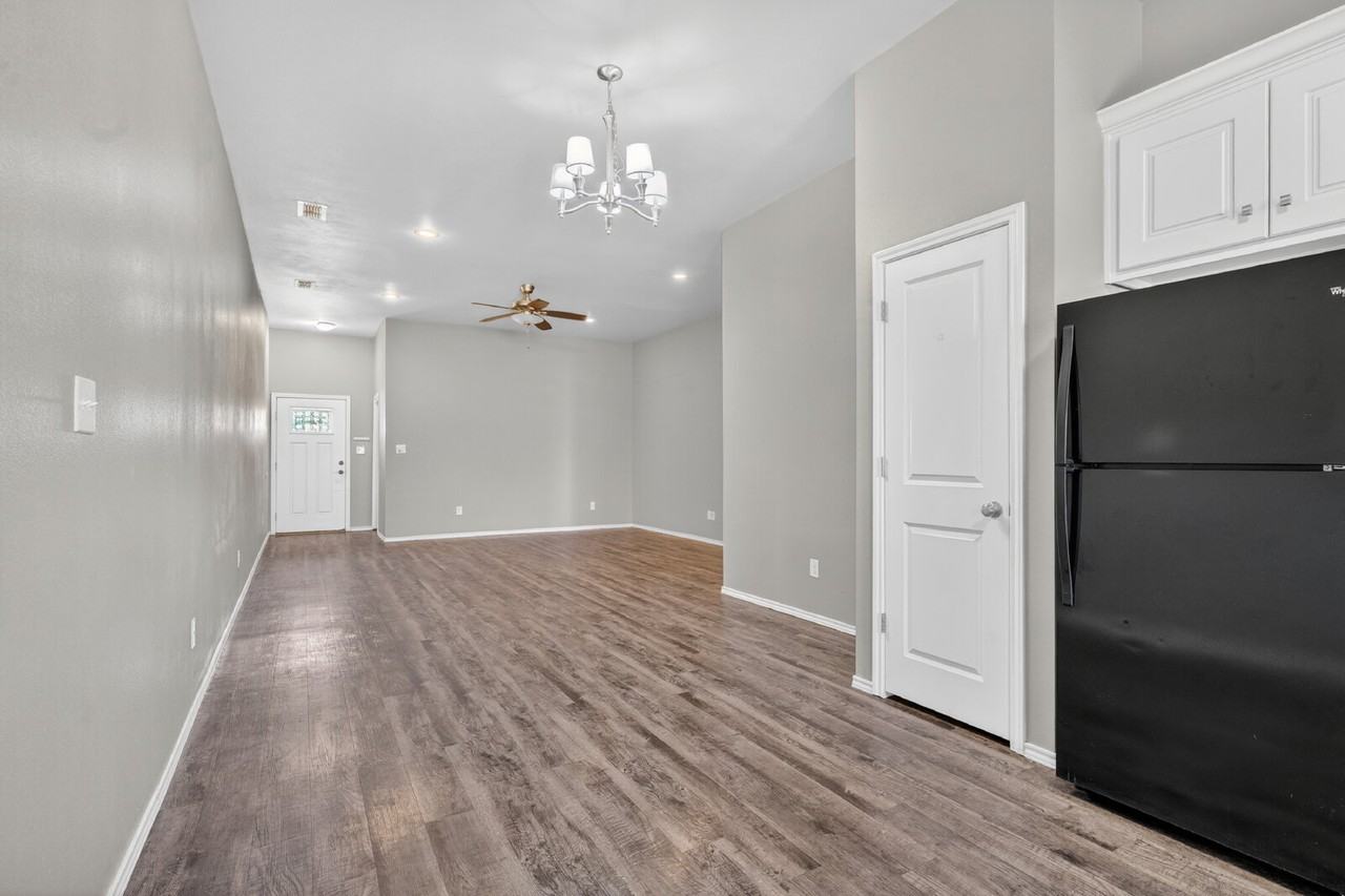 623 N Elkhart Ave #A - Photo 7 of 20