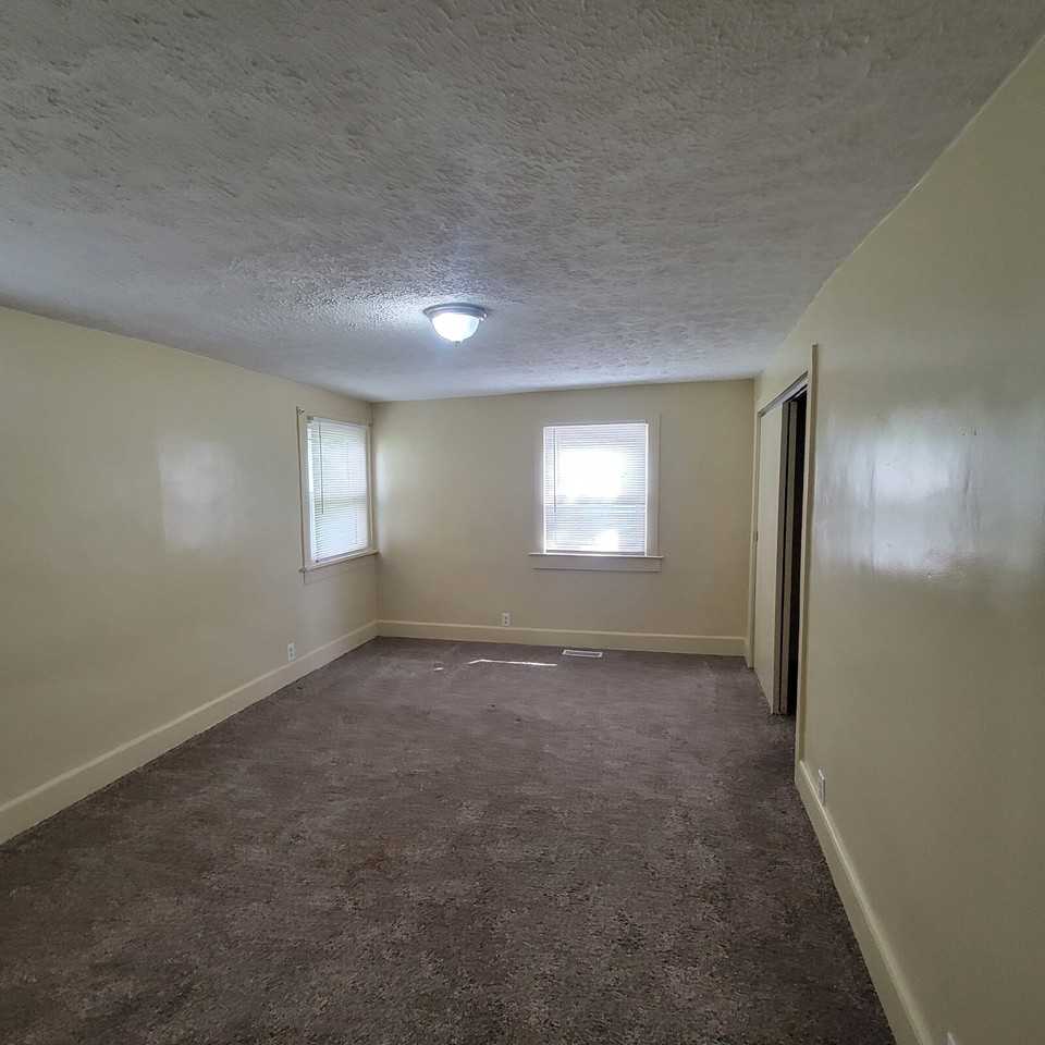 4618 Mcguire Ct - Photo 3 of 6